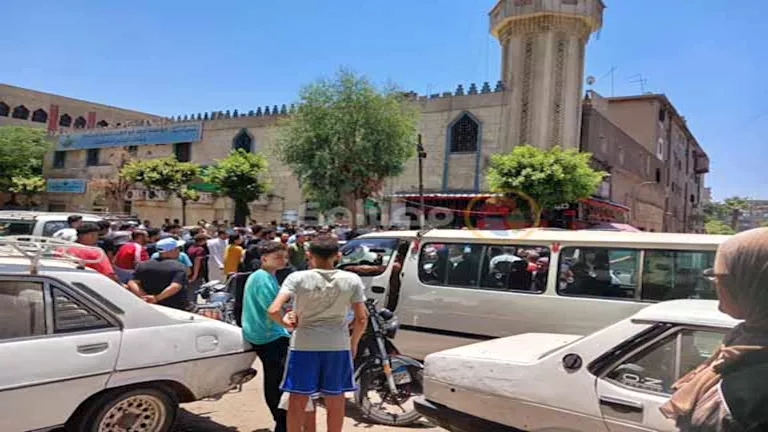 الأب وابنه في جنازة واحدة.. المئات يودّعون ضحايا عقارات القبة بالدموع