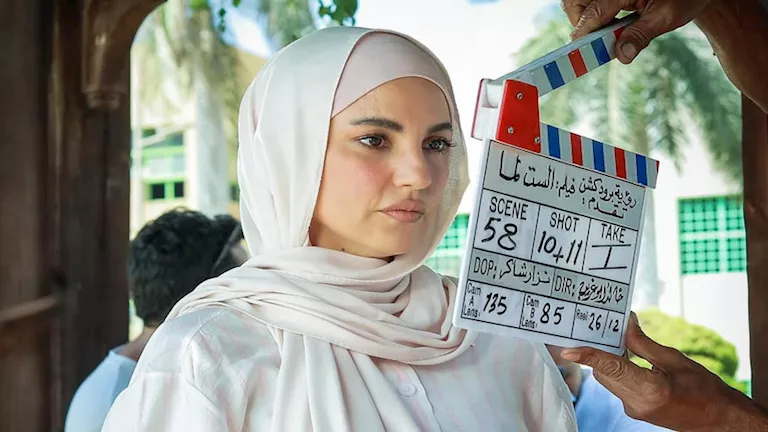 درة بالحجاب في كواليس تصوير فيلمها الجديد “الست لما”