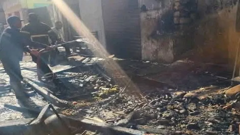 إصابة فتاة ونفوق ماشية في حريق منزلين شمالي قنا