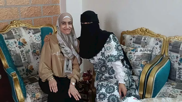 الثانية بالإعدادية بالشرقية: تفوقي ثمرة كفاح مشترك مع أمي (صور)