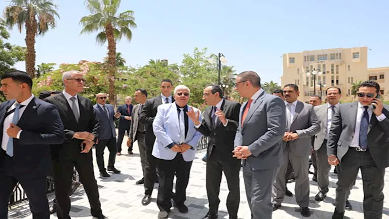 وزير التعليم العالي والمحافظ يتفقدان جامعة الفيوم الأهلية.. صور