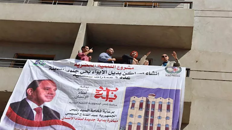 محافظ المنيا يتفقد مشروع بديل الإيواء بحي جنوب -صور
