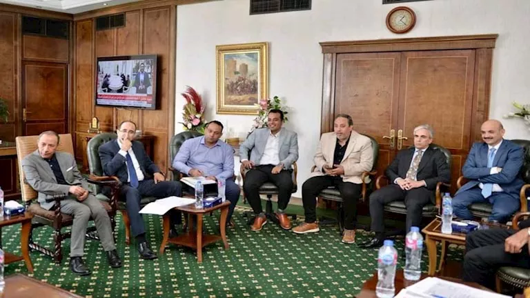 لجنة “الأعلى للجامعات” تتفقد طب أسنان أسوان (صور)