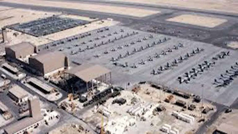 أكسيوس: إيران أطلقت 6 صواريخ باتجاه القاعدة الأمريكية في قطر