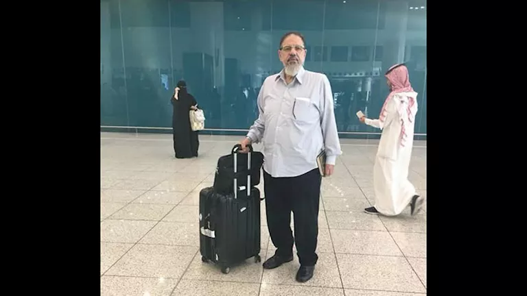 منتصر الزيات: موقوفون في مطار القاهرة ولا نستطيع السفر إلى قطر