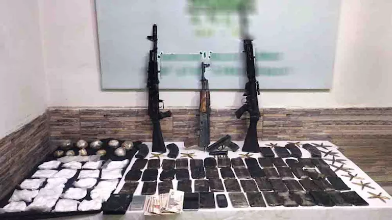 مصرع 4 عناصر إجرامية شديدة الخطورة في تبادل لإطلاق النار مع الشرطة بأس