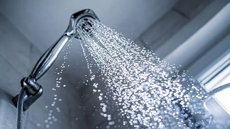 تحذير للنساء.. عادة خطيرة أثناء الاستحمام تضر المثانة