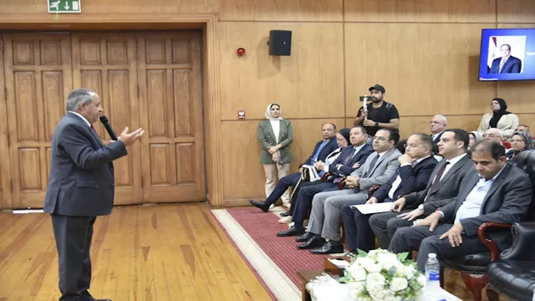 محافظ بورسعيد يستعرض إنجازات الدولة على أرض المحافظة خلال عام