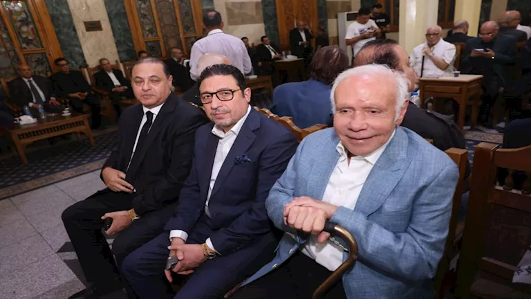 صلاح دياب يقدم واجب العزاء لأسرة الكاتب الصحفي محمد عبدالمنعم