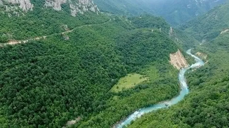 عجائب الطبيعة.. 20 صورة لأجمل 9 أنهار حول العالم