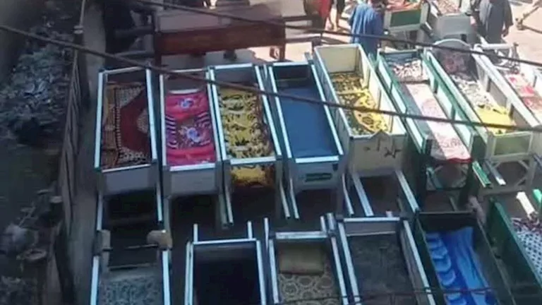 أهالي كفر السنابسة يودعون ضحايا حادث الطريق الإقليمي