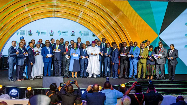 “عمومية أفريكسيم” بنك تنتخب رئيسا جديدا خلفا لبنديكت أورماه غدا