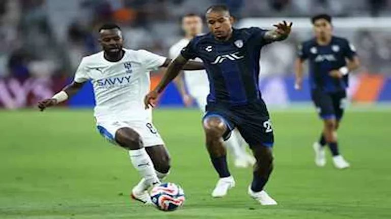 يتخطى البليون.. فارق ضخم بين القيمة التسويقية للهلال ومانشستر سيتي