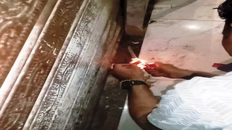 بالصور.. غلق وتشميع 35 محلا وكافيه مخالف في أسوان