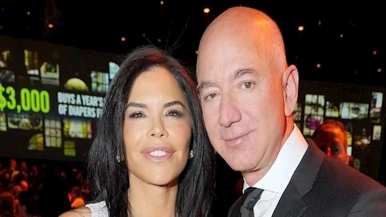 بعد حفل زفافه الأسطوري.. من هو رجل الأعمال والملياردير جيف بيزوس؟