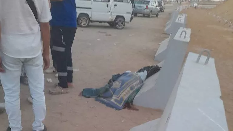 مصرع عامل صدمته سيارة مسرعة في سنورس بالفيوم