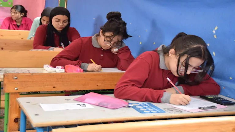 “من” تُربك طلاب الإعدادية بالمنوفية في امتحان الدراسات.. والتعليم تُعل