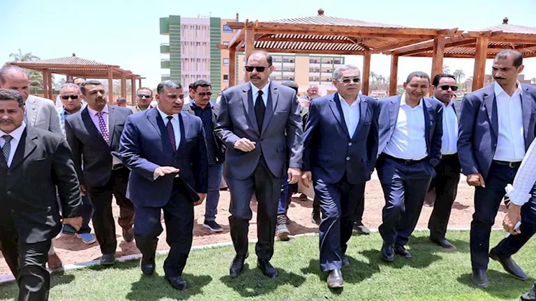 محافظ سوهاج يتفقد المدرسة المصرية اليابانية ويفتتح حديقة الزهور بجهينة