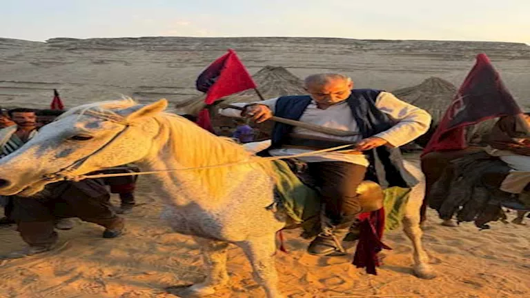 “السيف مش عارف امسكه”.. محمود البزاوي ينشر صورة كوميدية من كواليس “ممل