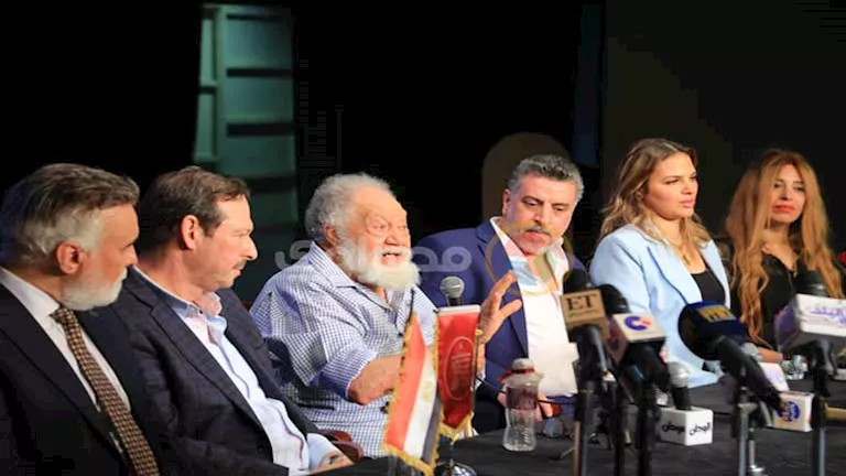 تفاصيل المؤتمر الصحفي لمسرحية “الملك لير” بحضور الفخراني (صور)