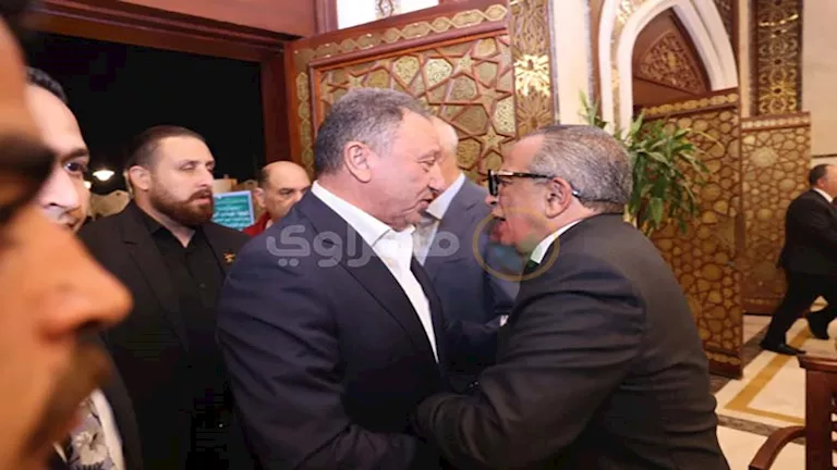 5 صور من حضور محمود الخطيب عزاء والدة عمرو الجنايني