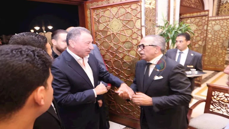 22 صورة ترصد نجوم كرة القدم في عزاء والدة عمرو الجنايني