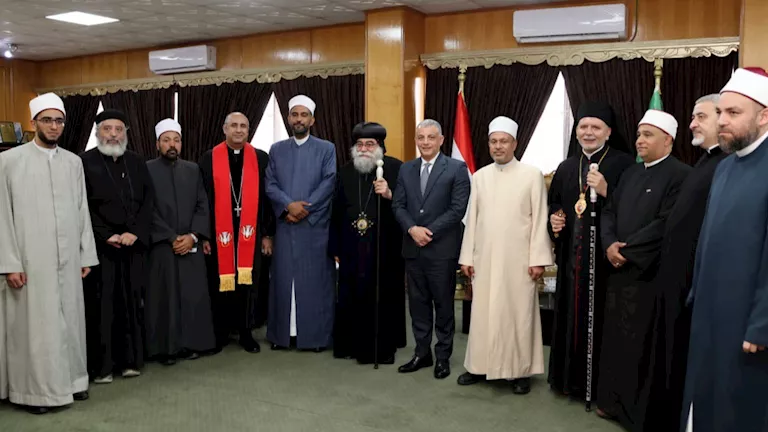 وفد من الأزهر والأوقاف والكنائس يهنئ محافظ الإسماعيلية بعيد الأضحى