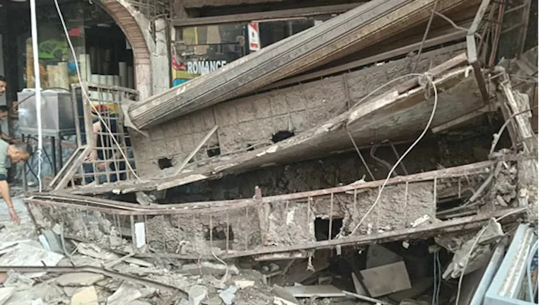 انهيار بلكونة عقار ببولاق الدكرور.. والحصيلة 7 مصابين