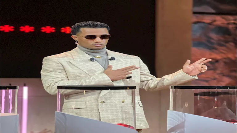 محمد رمضان يهدي “أنا رئيسها” لنجم “الزمالك” شيكابالا