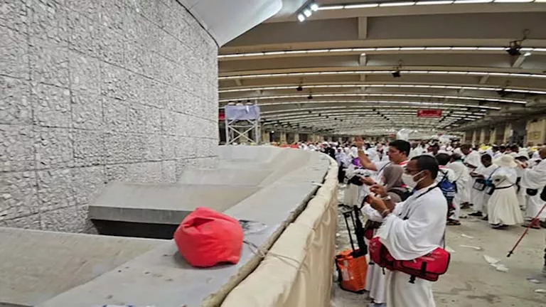 حجاج الجمعيات الأهلية يبدؤون رمي الجمرات في أول أيام التشريق -(صور)