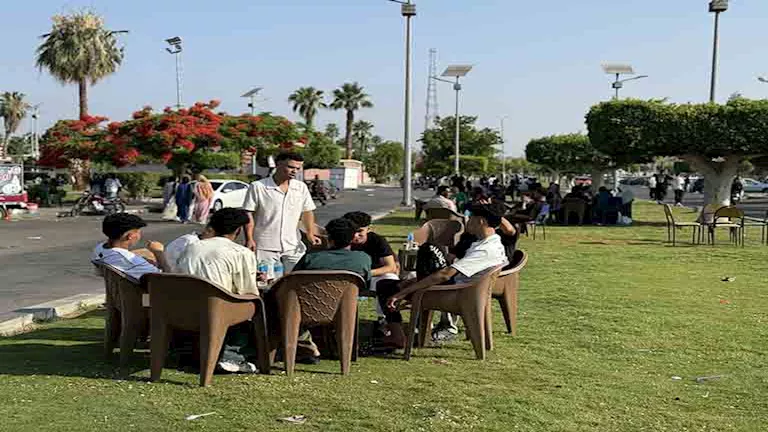 حدائق الإسماعيلية تكتظ بالزوار في ثاني أيام العيد (صور)