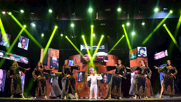 “كامل العدد”.. هشام عباس يتألق على مسرح البالون (١٠ صور)