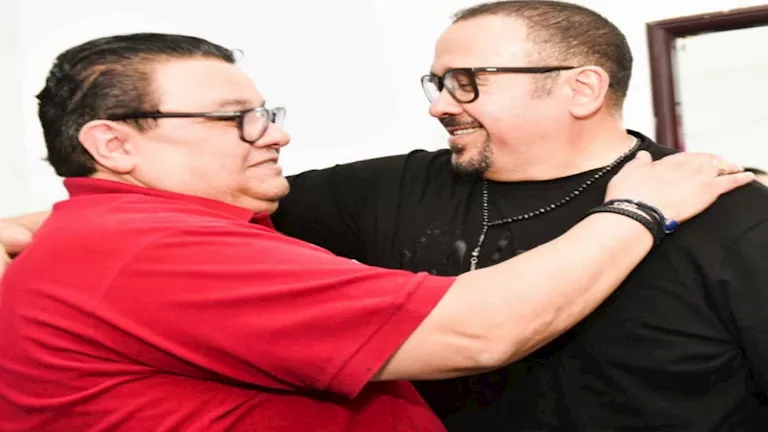 “مبسوط اني قابلتك”.. هشام عباس يوجه رسالة للمخرج خالد جلال