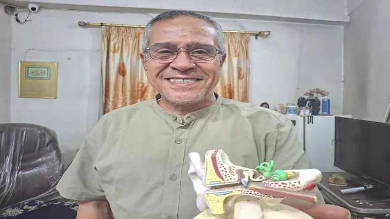 سماعات غش بآذان 16 طالبًا بالثانوية بأسيوط.. طبيب يكشف التفاصيل (فيديو