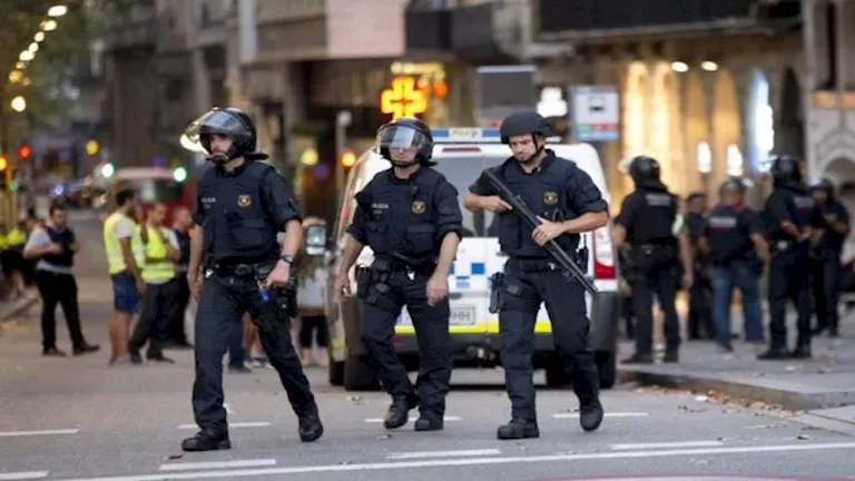 إصابة عدة أشخاص بعملية طعن قرب مركز تسوق في فنلندا “تفاصيل”