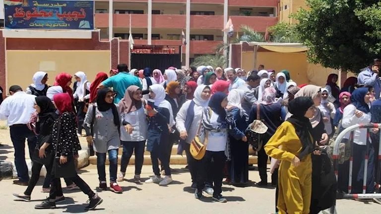 بدء امتحان التفاضل والتكامل لطلاب النظام القديم