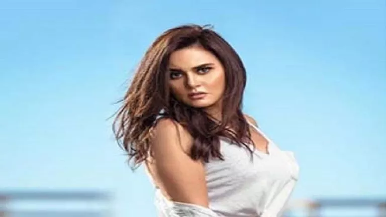 بإطلالة جريئة وأنيقة.. رشا مهدي تخطف الأنظار في أحدث جلسة تص