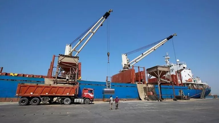 الجيش الإسرائيلي يصدر تحذيرات لإخلاء 3 موانئ في اليمن