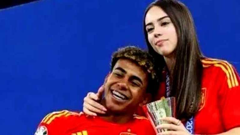 كم فتاة ارتبط بها لامين يامال في عام واحد؟