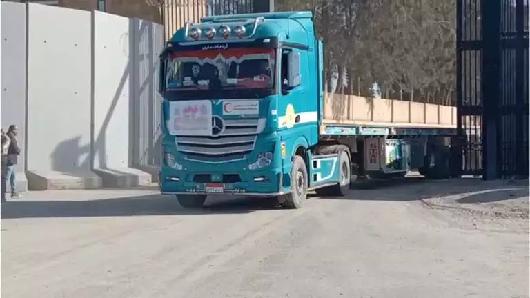 الأردن يسير قافلة مساعدات تضم 65 شاحنة إلى غزة