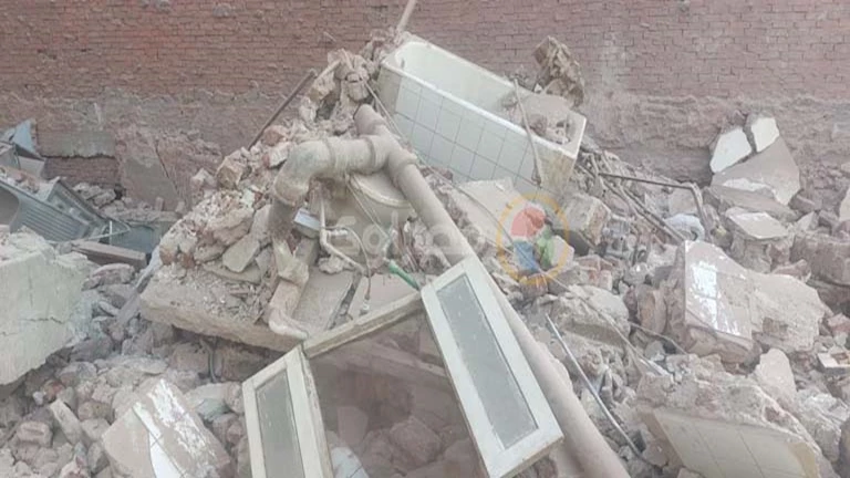 مات فيه طفل وأصيب 6.. ما الذي حدث داخل عقار مصر القديمة المهجور؟