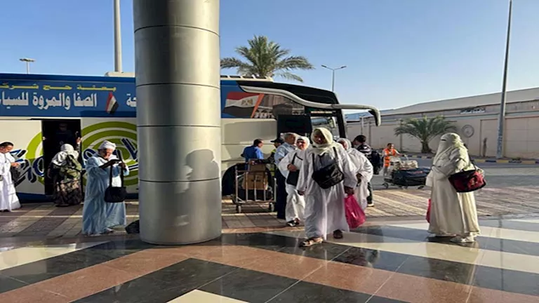 مصدر بـ”شركات السياحة” يكشف تفاصيل وقف تنظيم الحج البري