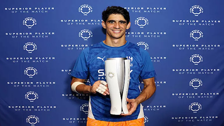 الهلال السعودي يقترب من تجديد عقد حارس مرمى الفريق