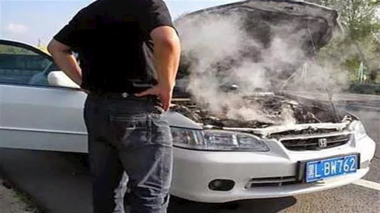 6 أشياء لا تتركها داخل سيارتك خلال ارتفاع حرارة الجو..انتبه