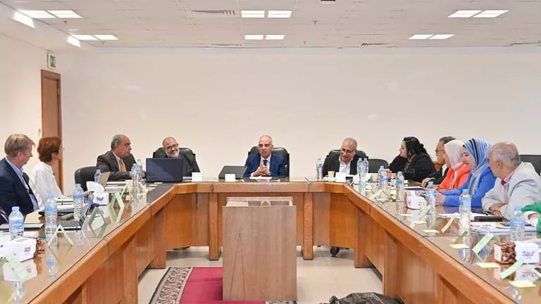 وزير الري يشهد ورشة عمل حول مشروع دراسة تثبيت خط الشاطئ بشرق مصرف كتشنر بكفر الشيخ