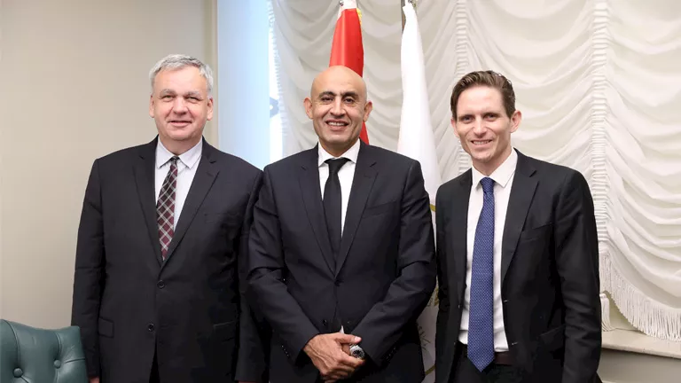 وزير التعليم يبحث مع السفير الألماني خطوات افتتاح 100 مدرسة