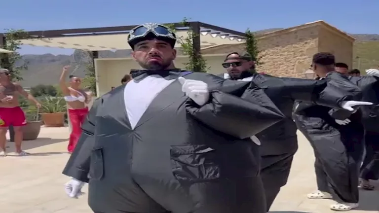 15 صورة من حفل زفاف حارس آرسنال المثير للجدل