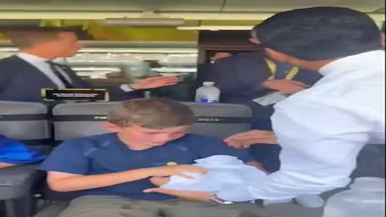 9 صور لموقف إنساني من ناصر الخليفي مع طفل في مباراة باريس ور