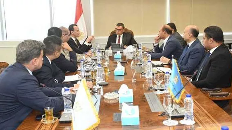 وزير الإسكان يتابع إجراءات تشغيل منطقة الأعمال المركزية بالع
