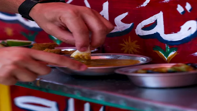 “قلب القدرة”.. مودرن سبورت يقدم لاعبه الجديد على عربة فول